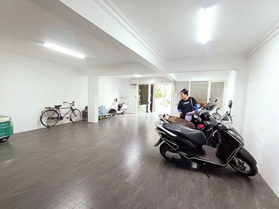 Bán nhà văn phòng cự khối 133m2, 8 tầng thang máy- mặt tiền 7m - dòng tiền gần 1 tỷ/năm 1