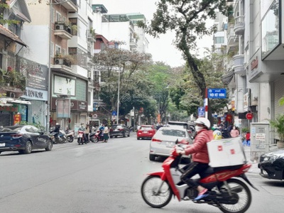 Mặt Phố Hai Bà Trưng 65M2 7 Tầng Thang Máy 32 Tỷ Vỉa Hè Rộng Dòng Tiền 70TR/TH 0