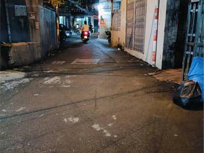 Hiếm -tân mai-hoàng mai- dt: 40m2- 4tầng-mt:3,5m- giá : chỉ nhỉnh 5 tỷ-ngõ rộng cách mặt đường oto 2