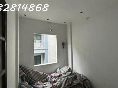 Hiếm -tân mai-hoàng mai- dt: 40m2- 4tầng-mt:3,5m- giá : chỉ nhỉnh 5 tỷ-ngõ rộng cách mặt đường oto 4