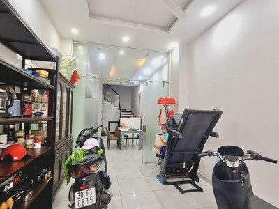 Bán nhà sát mặt phố nguyên hồng 49m2 5t 3,8m mt giá chào 21 tỷ đống đa vỉa hè ô tô kinh doanh. 0
