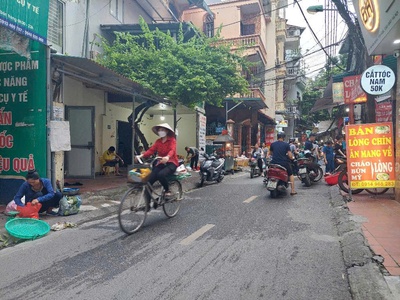 Siêu hot hit - siêu rẻ - mặt phố hoa bằng-kd đỉnh- 56m2- nhà 4t- giá 176tr/m2 1