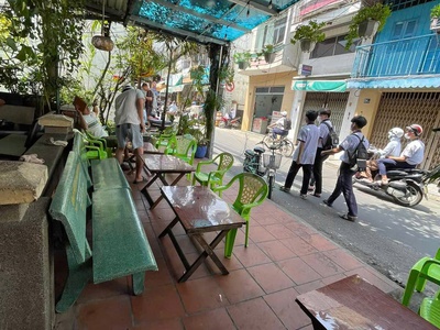 Bán nhà mặt tiền đường và hẻm, vị trí đẹp, sân rộng tại đường xóm chiếu, phường 18, quận 4, tp hcm, 2