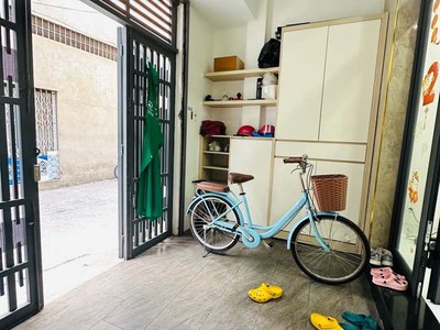 Bán nhà hxh đổ cửa huỳnh văn bánh-71m2-4 tầng-dọn vào ở ngay. 0