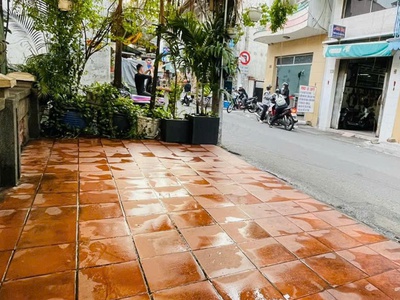 Bán nhà mặt tiền đường và hẻm, vị trí đẹp, sân rộng tại đường xóm chiếu, phường 18, quận 4, tp hcm, 1