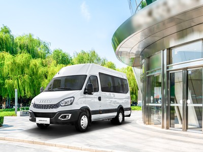 IVECO DAILY PLUS   mini bus cao cấp 16-19 chỗ 1