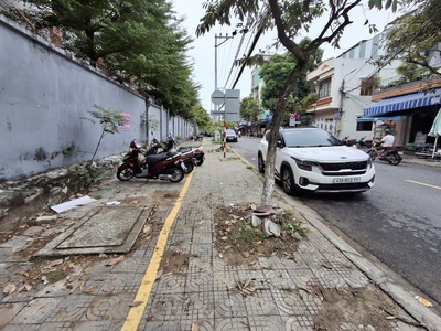 Nhà 3 tầng mặt tiền phạm cư lượng biển sơn trà đất 103m2 ngang 6.2m giá tlcc nhỉnh 10 tỷ lhsoái 3