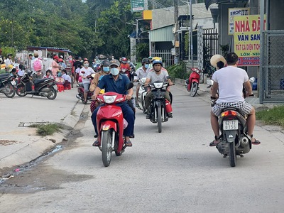 Chính chủ cần bán lô đất đẹp có 3 căn nhà đối diện nhà văn hóa xã mỹ hạnh bắc 2