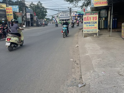 Chính chủ cần bán lô đất đẹp có 3 căn nhà đối diện nhà văn hóa xã mỹ hạnh bắc 3