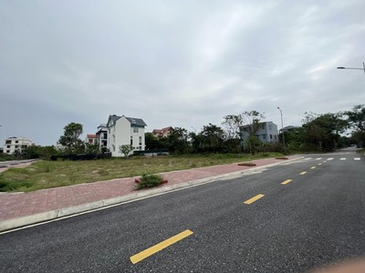 Bán lô góc biệt thự Đỉnh Long, ph Tân Bình, TP HD, 206m2, 2 mặt đường, giá rất tốt để đầu tư 3