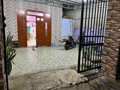 Chính chủ bán gấp nhà hẻm Nguyễn Văn Tiết, Phường Hiệp Thành, TP Thủ Dầu Một. 1