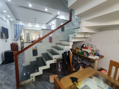 Bán nhà lô góc 4 tầng - - trung tâm hải châu - đường nhựa 5m - dân trí cao tiện nghi vô đối 1