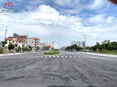 Cho thuê nhà tầng 1 , tầng 2 lô góc 2 mặt tiền, lô thường tại khu võ cường, bắc ninh. 2