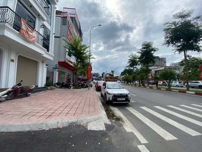 Bán nhà nguyễn bặc, trung tâm, gara ô tô, full nội thất, gần hồ, 85m, 4 tầng, mt 7.2m, giá không 3