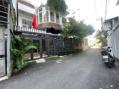 Bán nhà nguyễn bặc, trung tâm, gara ô tô, full nội thất, gần hồ, 85m, 4 tầng, mt 7.2m, giá không 1