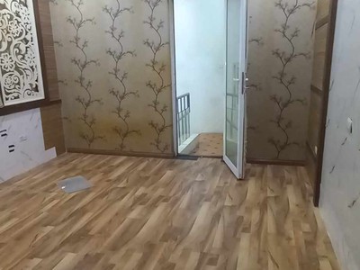 4 tỷ hơn xíu có nhà Đội Cấn. Nhà còn khá mới. 3 tầng, 2 ngủ, 3 vs. Bếp, sân phơi, ban công nhà. 0