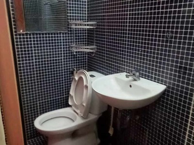 4 tỷ hơn xíu có nhà Đội Cấn. Nhà còn khá mới. 3 tầng, 2 ngủ, 3 vs. Bếp, sân phơi, ban công nhà. 1