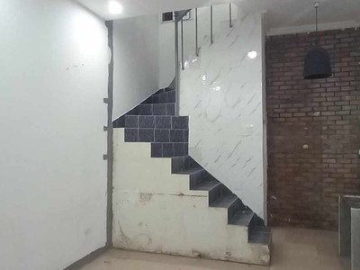 4 tỷ hơn xíu có nhà Đội Cấn. Nhà còn khá mới. 3 tầng, 2 ngủ, 3 vs. Bếp, sân phơi, ban công nhà. 2