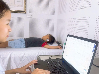 Đo thính lực cho trẻ em, điếc bẩm sinh, can thiệp cho trẻ điếc bẩm sinh 2