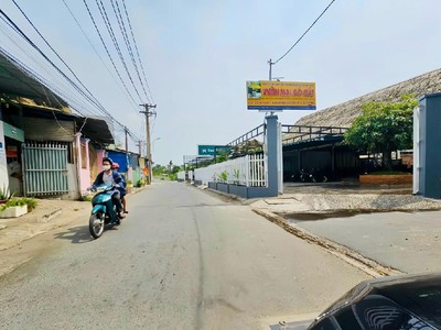 Đất Mặt Tiền  Kinh Doanh Đa Nghành, 140M2 , Ngang 14M , Gần Vòng Xoay Nguyễn Duy Trinh, Phú Hữu, Q9 0