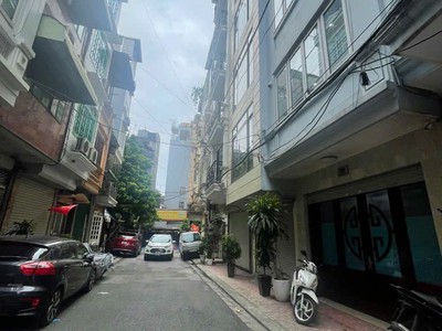 Nhà dân xây chắc chắn - Mặt ngõ Ô TÔ - Ngõ thông - Mặt tiền rộng - Vài bước ra Hồ Tây. 0