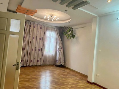 Nhà dân xây chắc chắn - Mặt ngõ Ô TÔ - Ngõ thông - Mặt tiền rộng - Vài bước ra Hồ Tây. 3