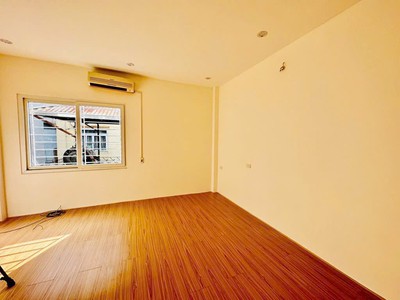 Nhà 5 tầng ÂU CƠ - TÂY HỒ - Nhà mới - Ngõ nông - Chủ xây bê tông kiên cố, lên thêm tầng vô tư. 2