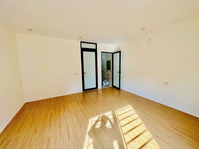 Nhà 5 tầng ÂU CƠ - TÂY HỒ - Nhà mới - Ngõ nông - Chủ xây bê tông kiên cố, lên thêm tầng vô tư. 5