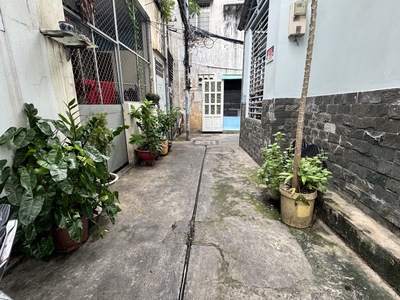 Ngay chợ nguyễn văn trỗi,q3 - 36m2 chỉ 4ty2, nhà cũ nở hậu nhẹ 2