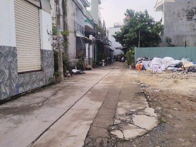 Bình tân - cây cám - cách vài bước chân ra mặt tiền kênh tham lương - hẻm xe hơi - nhà 2 tầng 2pn - 4