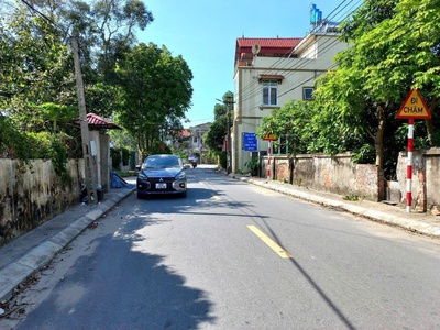 Cần bán 107m trục chính liên xã thôn tăng bảo, tân quang, kinh doanh buôn bán tốt 0