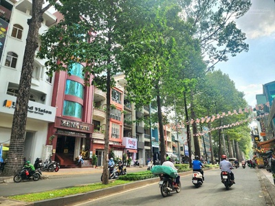 Bán nhà mặt tiền, nguyễn chí thanh, p9, q5. dt: 4.05x20.1, 1 trệt, 3 lầu, giá: 26 tỷ 0