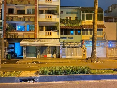 Bán nhà mặt tiền, nguyễn chí thanh, p9, q5. dt: 4.05x20.1, 1 trệt, 3 lầu, giá: 26 tỷ 1