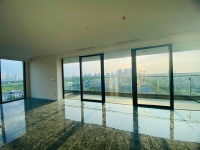 Bán căn sân vườn 4PN dt 212m2 Sunshine Golden River Ciputra view sông. Giá 23 tỷ 4