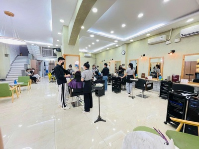 Cho thuê nhà 10 - 12 Yersin, P Cầu Ông Lãnh, Quận 1. Trệt, 3 lầu 8,5x18 600m2 chỉ 130tr 1