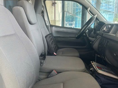 Toyota Hiace 2.7 MT 2013 2