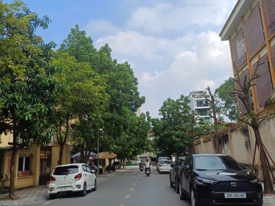 Bán đất lạc long quân cạnh chi cục thuế ô tô vỉ hè kd 52m2 nhỉnh 14 tỷ 1