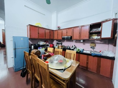 Bán nhà liên trì, 68m2, mặt tiền 4.1m, 26.5 tỷ, ô tô đỗ cửa, vào nhà, kinh doanh 1