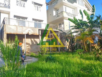 Cho thuê biệt thự sân vườn 2 tầng 8 phòng ngủ đường ô tô ngô tất tố phường 8 giá 20tr 4