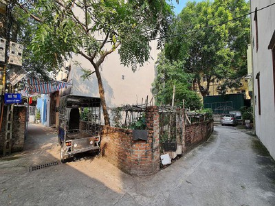 Bán đất trâu quỳ, gia lâm, hà nội. dt 61m2. mt 4m, đường ô tô tránh, thông. lh 0989894845 0