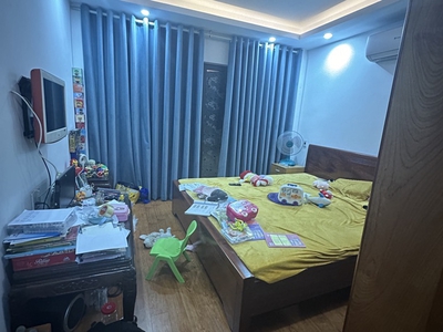 Nhà thạch bàn 35m2, 5 tầng dân xây, ngõ nông thoáng, gần ô tô, cách mặt phố thạch bàn 100m 0