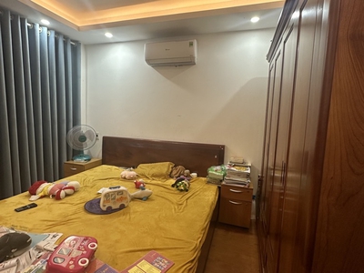 Nhà thạch bàn 35m2, 5 tầng dân xây, ngõ nông thoáng, gần ô tô, cách mặt phố thạch bàn 100m 2