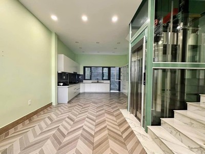 Bán nhà mặt tiền 4 tầng, đường lớn phường linh chiểu, giá  chỉ  nhĩnh 10 tỷ 0