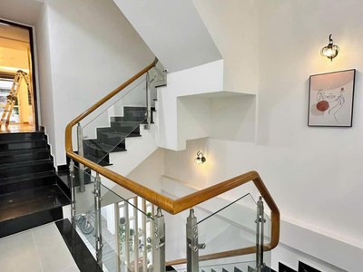 Chính chủ nhà mặt tiền trung tâm phường hiệp phú, thủ đức, giá chỉ 9 tỷ, 4 tầng 0