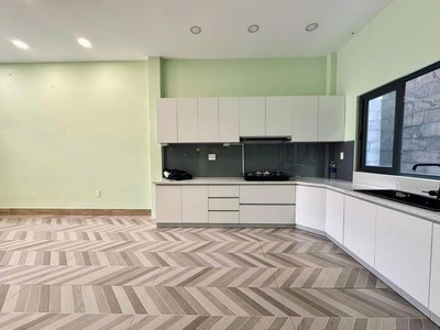 Bán nhà mặt tiền 4 tầng, đường lớn phường linh chiểu, giá  chỉ  nhĩnh 10 tỷ 1
