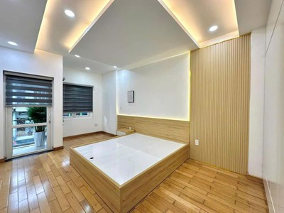Bán gấp nhà mặt tiền, ngay trung tâm bình thọ, thủ đức, 4 tầng, giá 10 tỷ, 2
