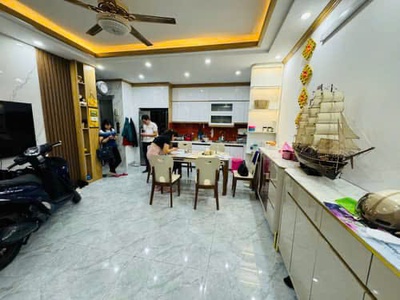 Bán nhà lô góc hoàng cầu   56m2 - 5 tầng - 13 tỷ - ô tô vào nhà 0