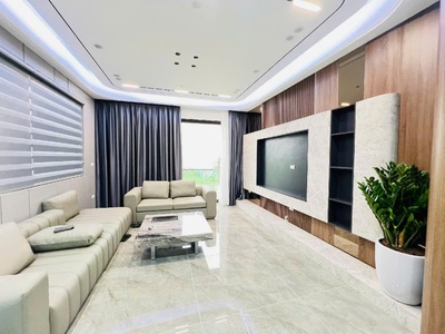 Bán nhà nguyễn văn cừ, long biên - 70m, lô góc - gara ô tô - cách hồ gươm 5 phút - 7 tầng thang máy 1