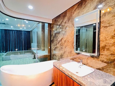 Bán nhà nguyễn văn cừ, long biên - 70m, lô góc - gara ô tô - cách hồ gươm 5 phút - 7 tầng thang máy 3