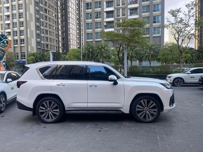 Bán Lexus LX600 7 chỗ, sản xuất 2023, lăn bánh 6 ngàn KM, mới 99,99 4